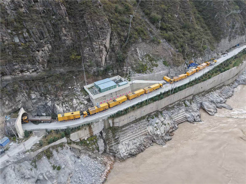 金沙江上游叶巴滩水电站送出工程停电跨越35kV供电线路施工临时供电